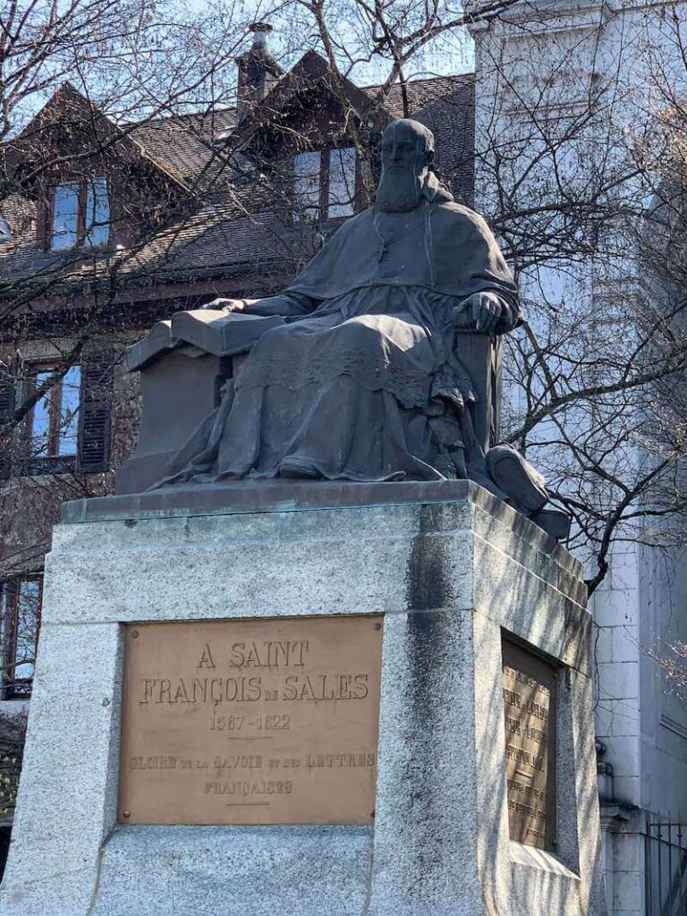 Statue de Francois de Sales, patron des journalistes Annecy